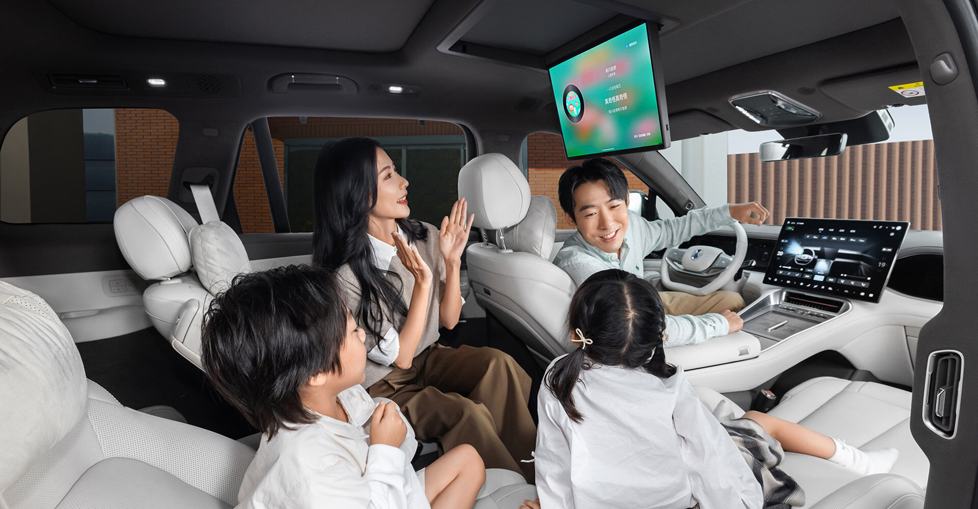 全家欢唱 秒变家庭K歌房